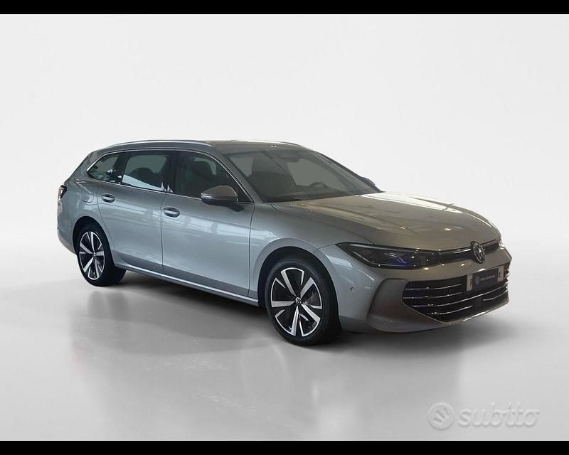 Nuova VW Passat Business 2025 Grigio Berlina