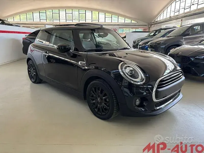 Usata Mini ONE 102 CV (75 kW) 2020 Nero Utilitaria