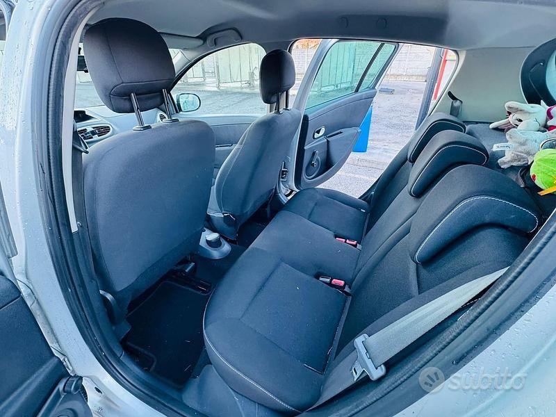 Usata Renault Clio II 75 CV (55 kW) 2011 Grigio Berlina