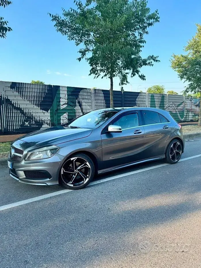 Usata Mercedes A200 Premium 136 CV (100 kW) 2013 Grigio Utilitaria