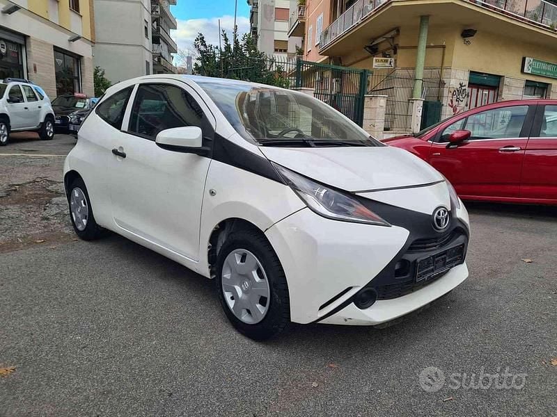 Bianco Usata 2017 Toyota Aygo Due volumi | 6500 € (Super prezzo) - Immagine 1/4