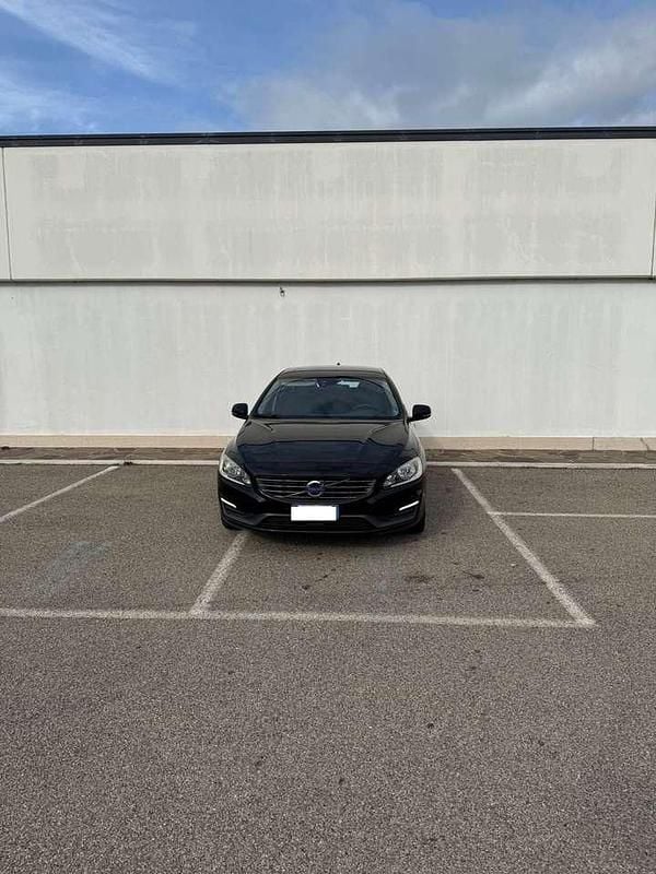 Nero Usata 2015 Volvo V60 R-Design Momentum Station wagon | 8900 € (Buon prezzo) - Immagine 1/4