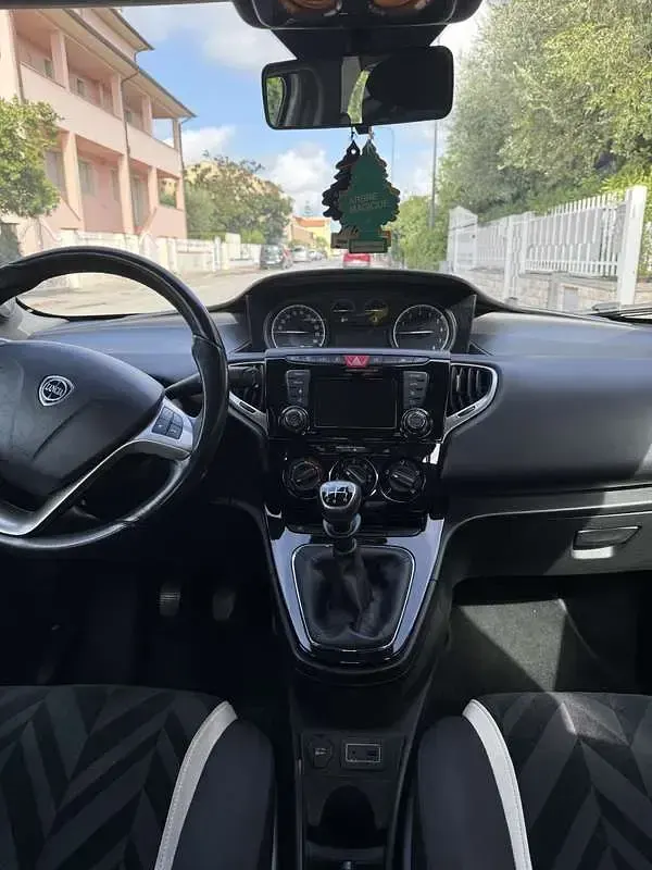 Usata Lancia Ypsilon Gold 69 CV (50 kW) 2016 Utilitaria