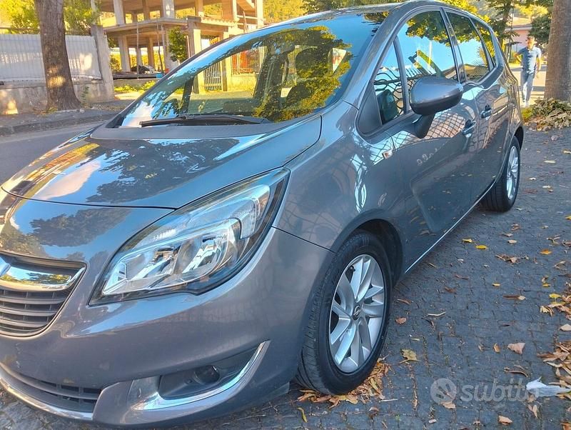 Usado Opel Meriva 95 CV (69 kW) 2017 Gris Monovolumen