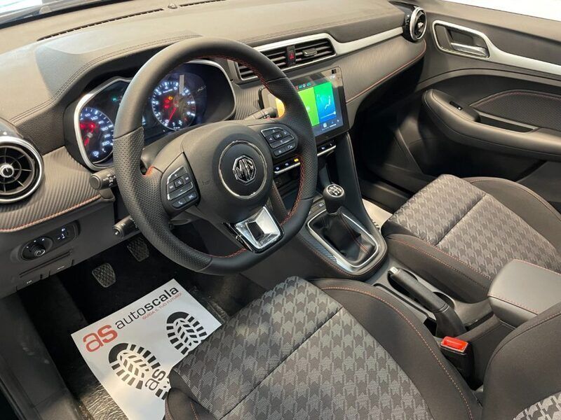 Bianco metallizzato Usata 2023 MG ZS Comfort Tre volumi | 18.840 € - Immagine 1/4