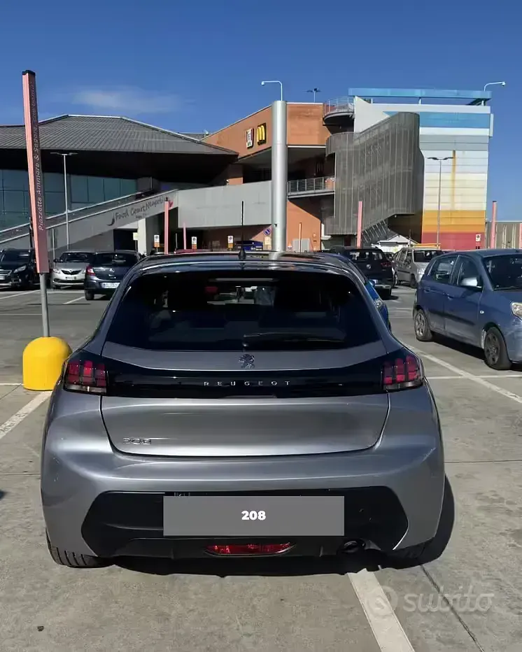 Usata Peugeot 208 110 CV (80 kW) 2022 Utilitaria