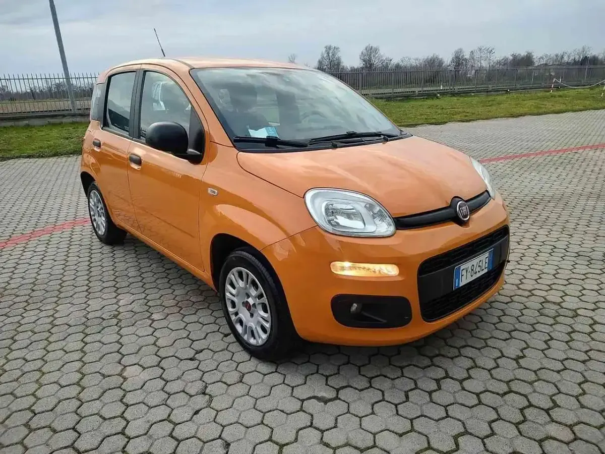 Usata Fiat Panda Easy 69 CV (50 kW) 2019 Vernice arancio sicilia (paste Utilitaria