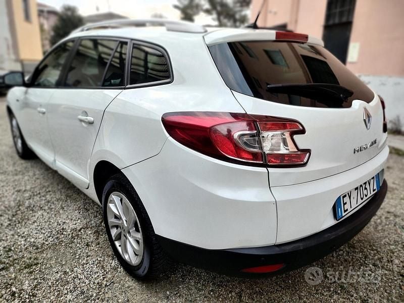Usata Renault Mégane GrandTour LIMITED 110 CV (80 kW) 2015 Bianco Station wagon