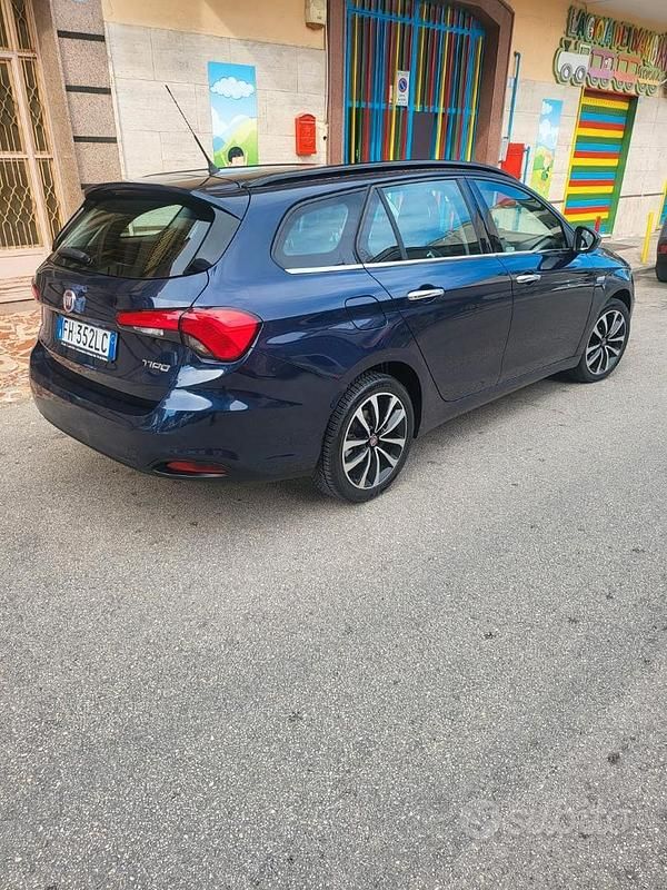 Blu Usata 2017 Fiat Tipo Station wagon | 5500 € - Immagine 1/4