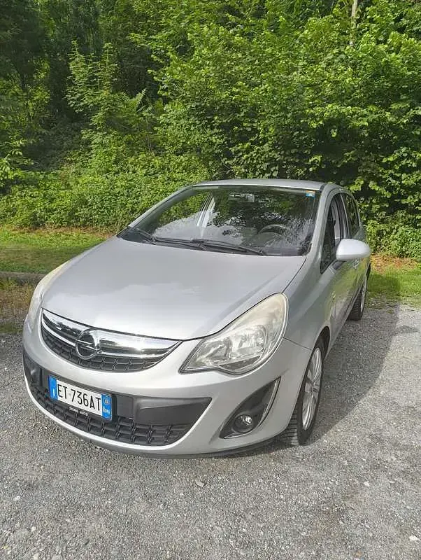 Usata Opel Corsa Edition 86 CV (63 kW) 2013 Grigio Utilitaria