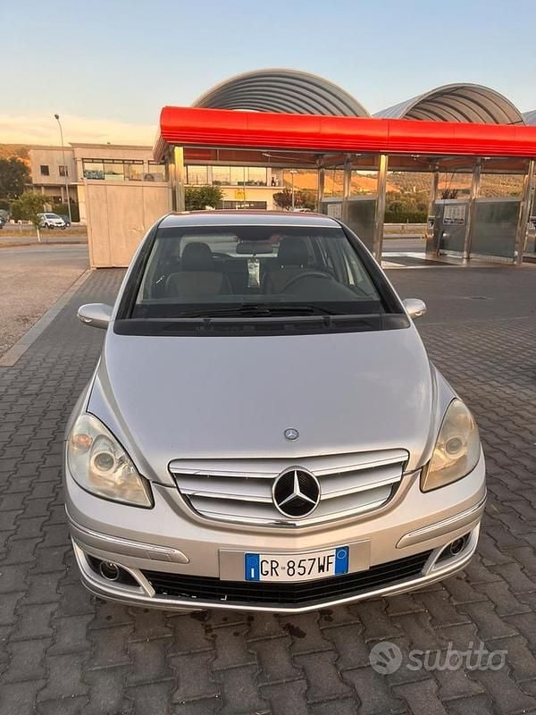 Usata Mercedes B180 109 CV (80 kW) 2009 Grigio Monovolume