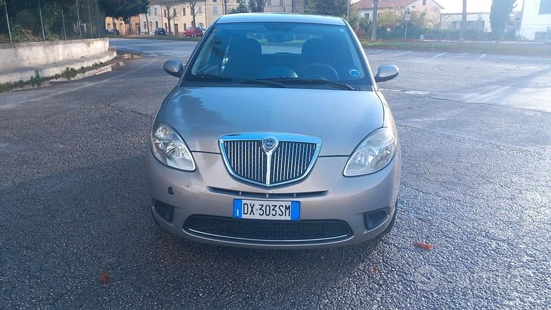 Usata Lancia Ypsilon 60 CV (44 kW) 2009 Marrone Utilitaria
