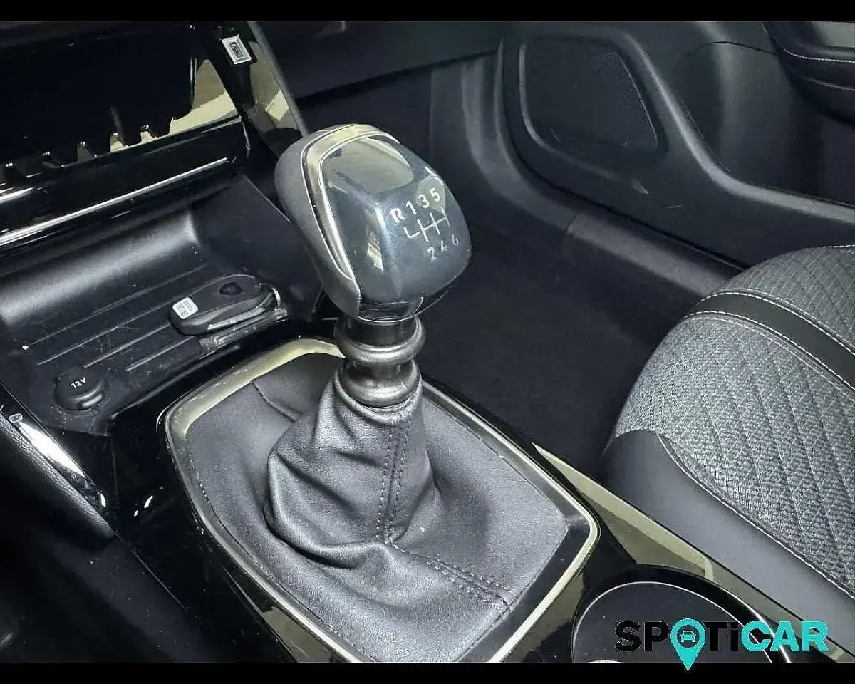 Usata Peugeot 2008 Allure 101 CV (74 kW) 2025 Blu/azzurro SUV