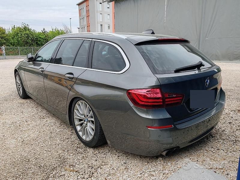 Usata BMW 520 Luxury Line 190 CV (139 kW) 2015 Grigio Station wagon