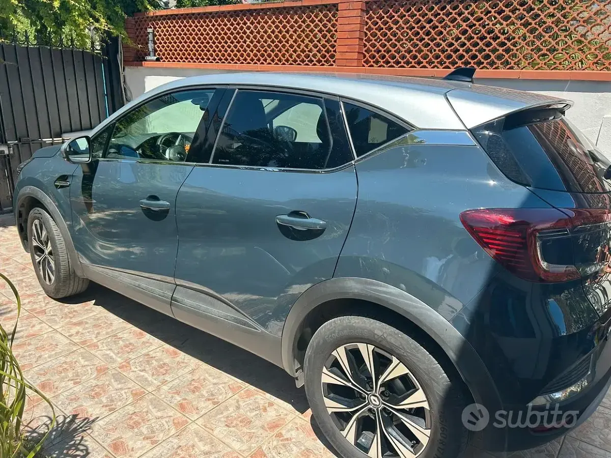 Usata Renault Captur 101 CV (74 kW) 2023 Blu SUV