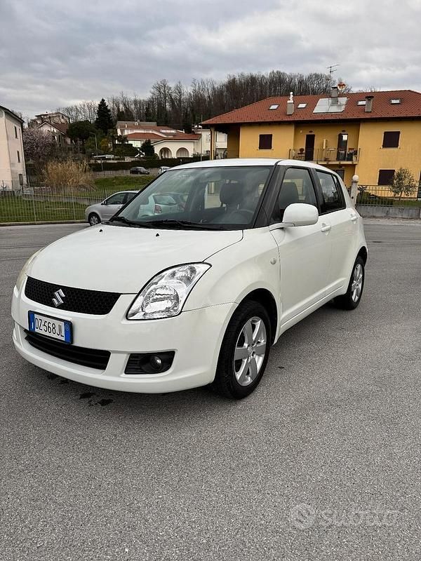 Usata Suzuki Swift GL 92 CV (67 kW) 2010 Bianco Utilitaria