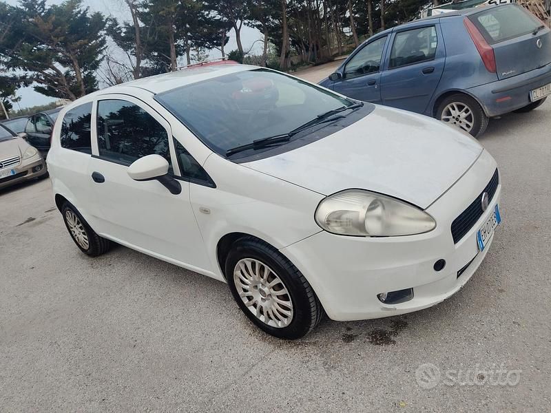 Usata Fiat Punto 75 CV (55 kW) 2011 Bianco Utilitaria