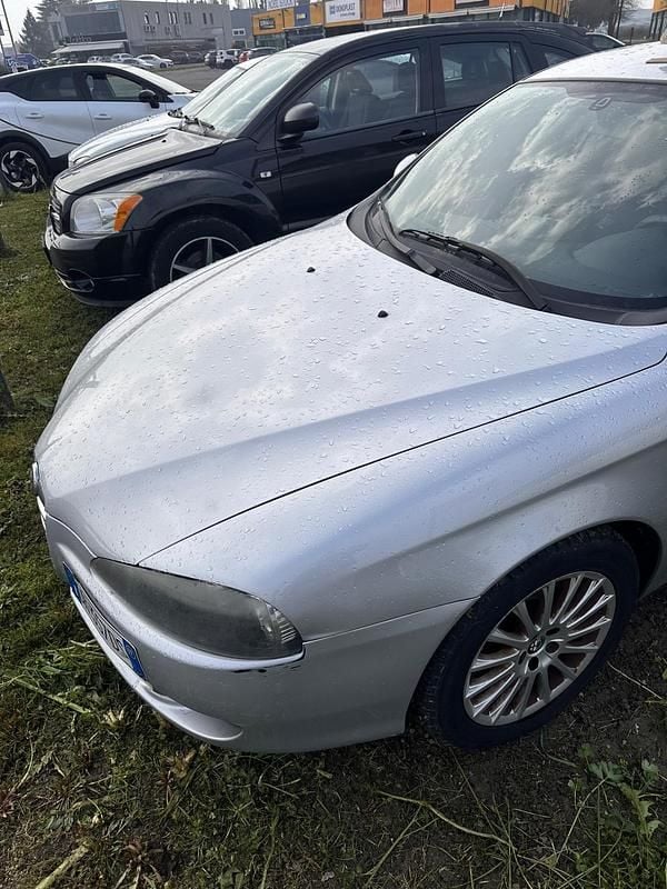 Usata Alfa Romeo 147 Progression 104 CV (76 kW) 2009 Argento Utilitaria