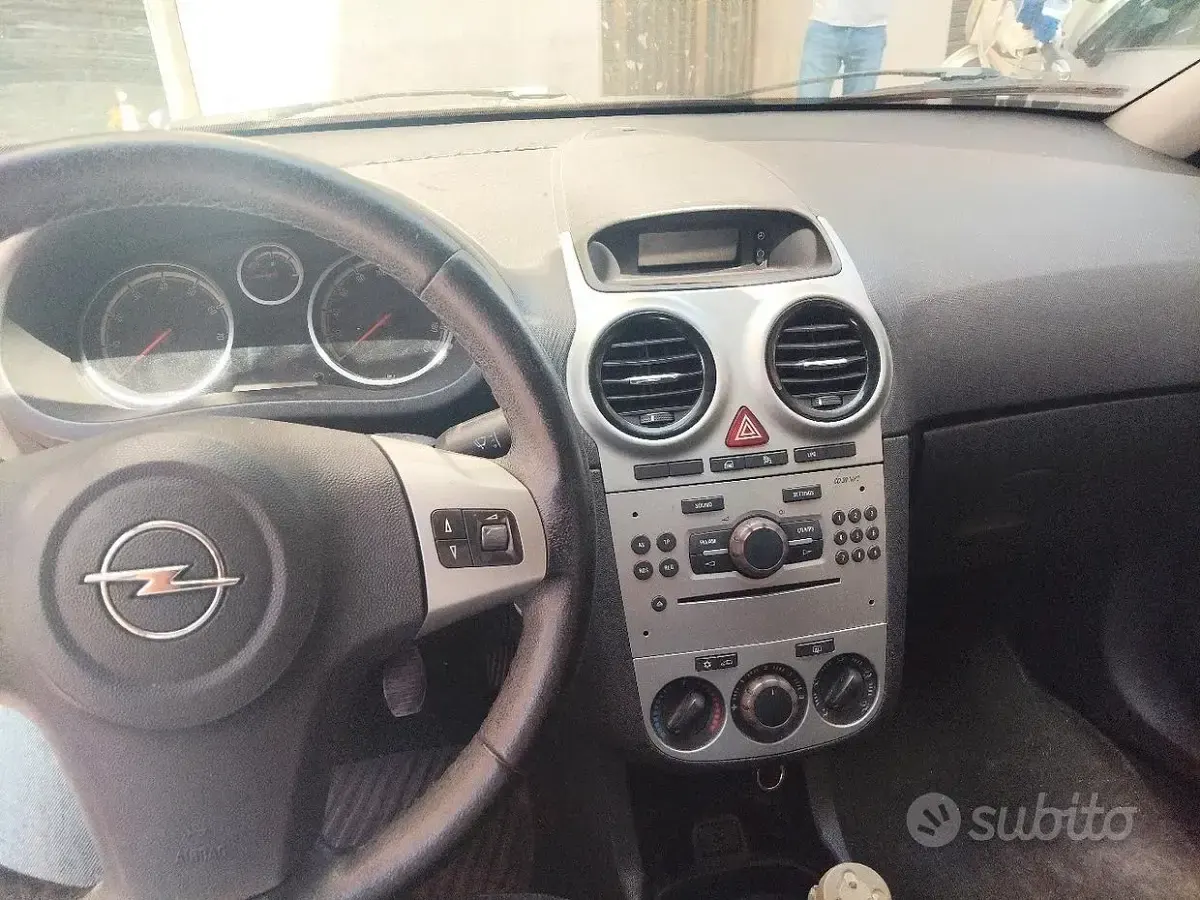 Usata Opel Corsa 86 CV (63 kW) 2012 Bianco Utilitaria