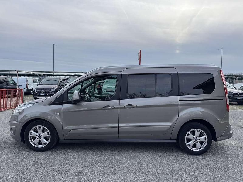 Usata Ford Tourneo 120 CV (88 kW) 2018 Beige Furgone