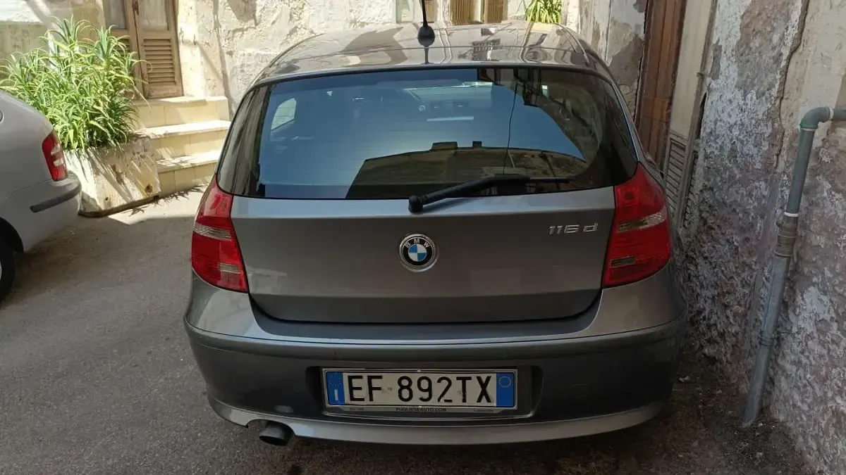Usado BMW 116 116 HP (85 kW) 2010 Cinzento Citadino