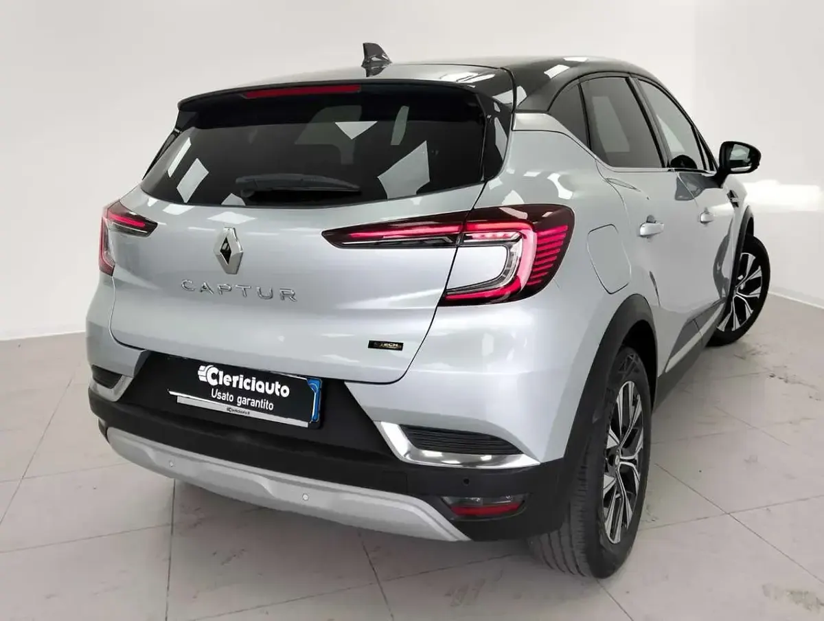 Usata Renault Captur Techno 159 CV (116 kW) 2023 Argento SUV