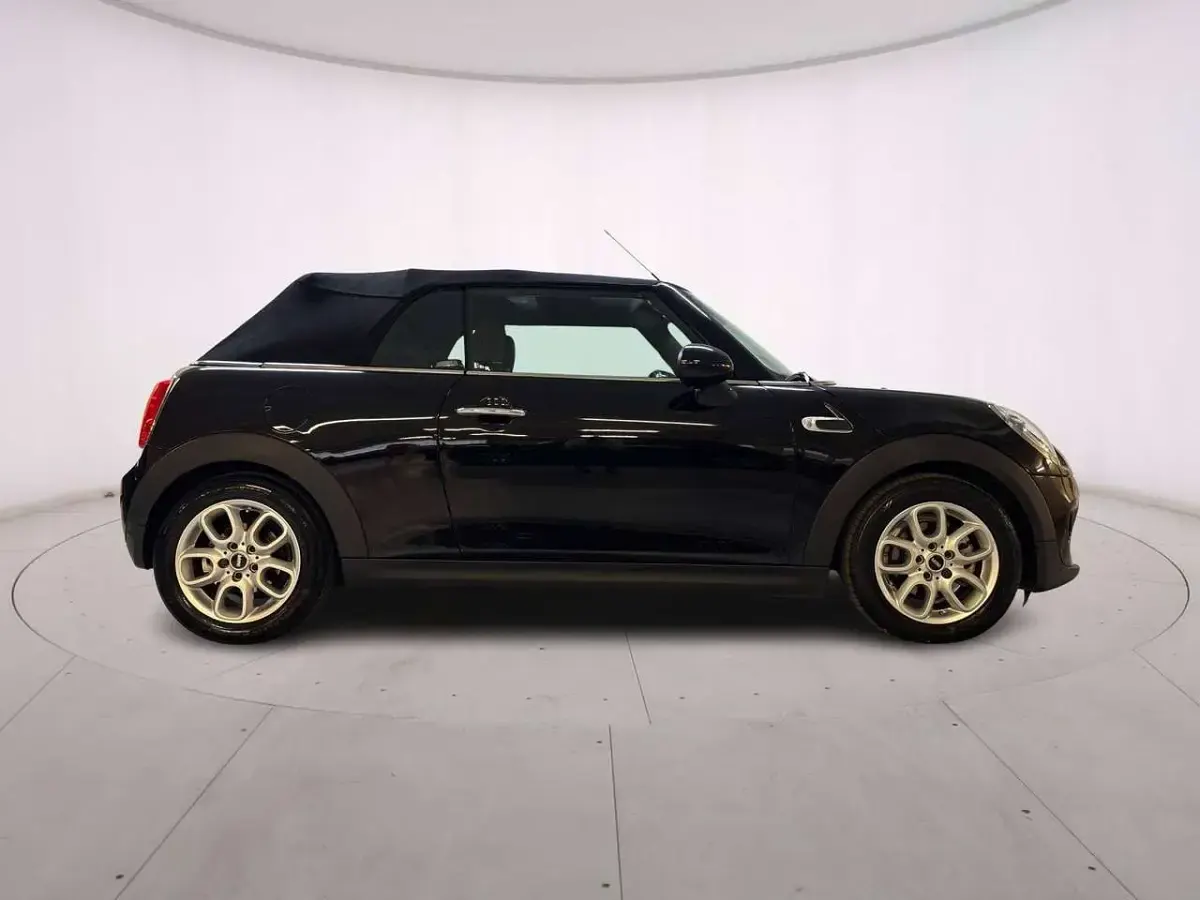Usata Mini Cooper D Cabriolet 116 CV (85 kW) 2018 Midnight black Cabrio