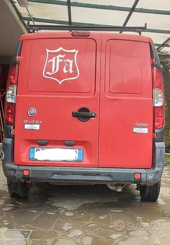 Usata Fiat Doblò 103 CV (75 kW) 2009 Rosso Monovolume