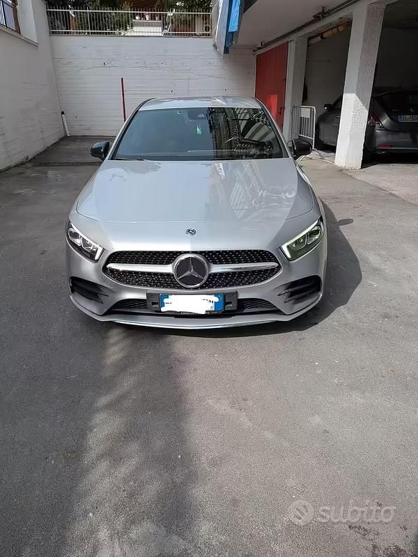 Usata Mercedes A180 Premium 116 CV (85 kW) 2019 Grigio Berlina