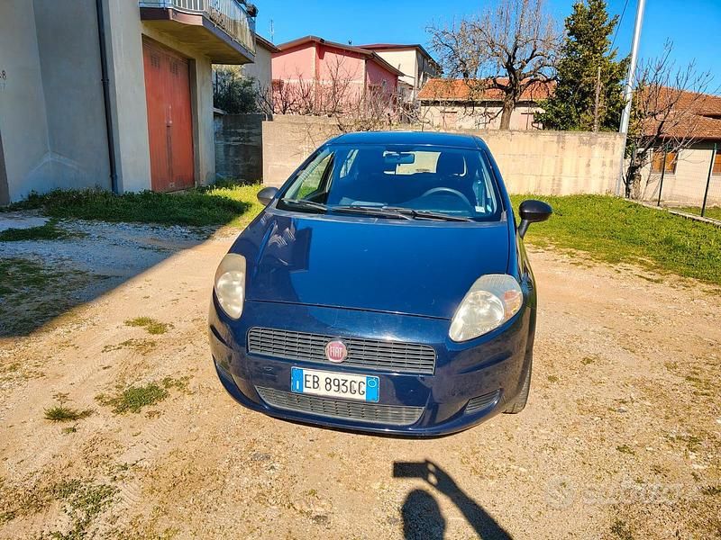 Usata Fiat Grande Punto Active 77 CV (56 kW) 2010 Blu Utilitaria