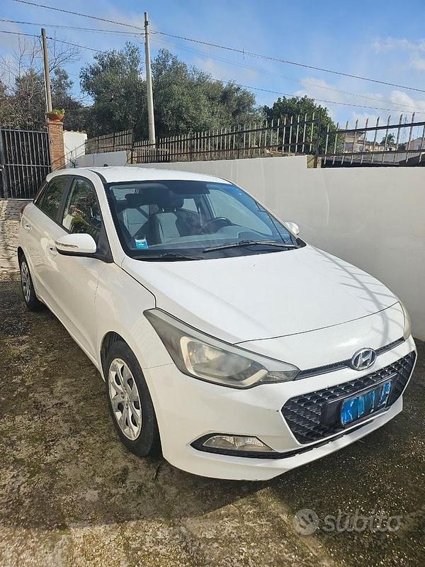Usata Hyundai i20 75 CV (55 kW) 2017 Bianco Berlina