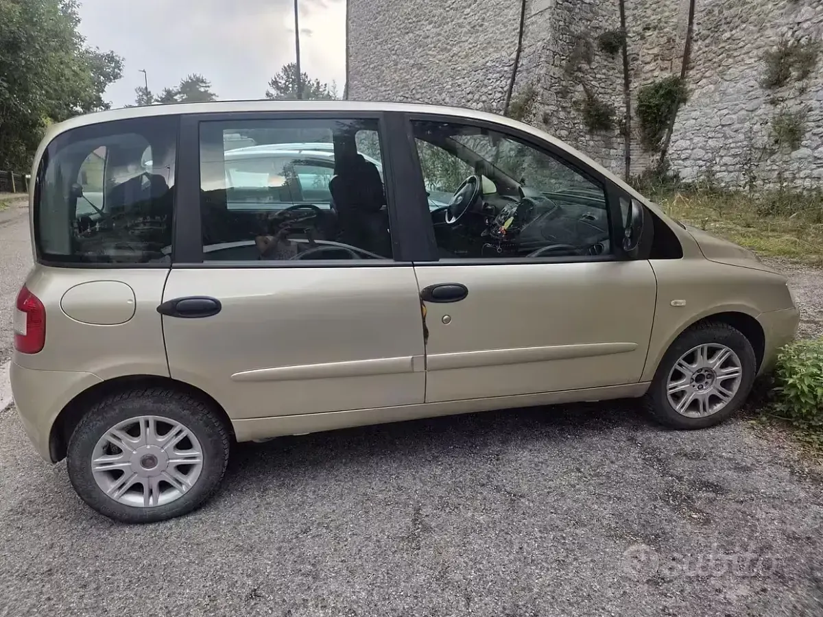 Usata Fiat Multipla 103 CV (75 kW) 2008 Grigio Monovolume