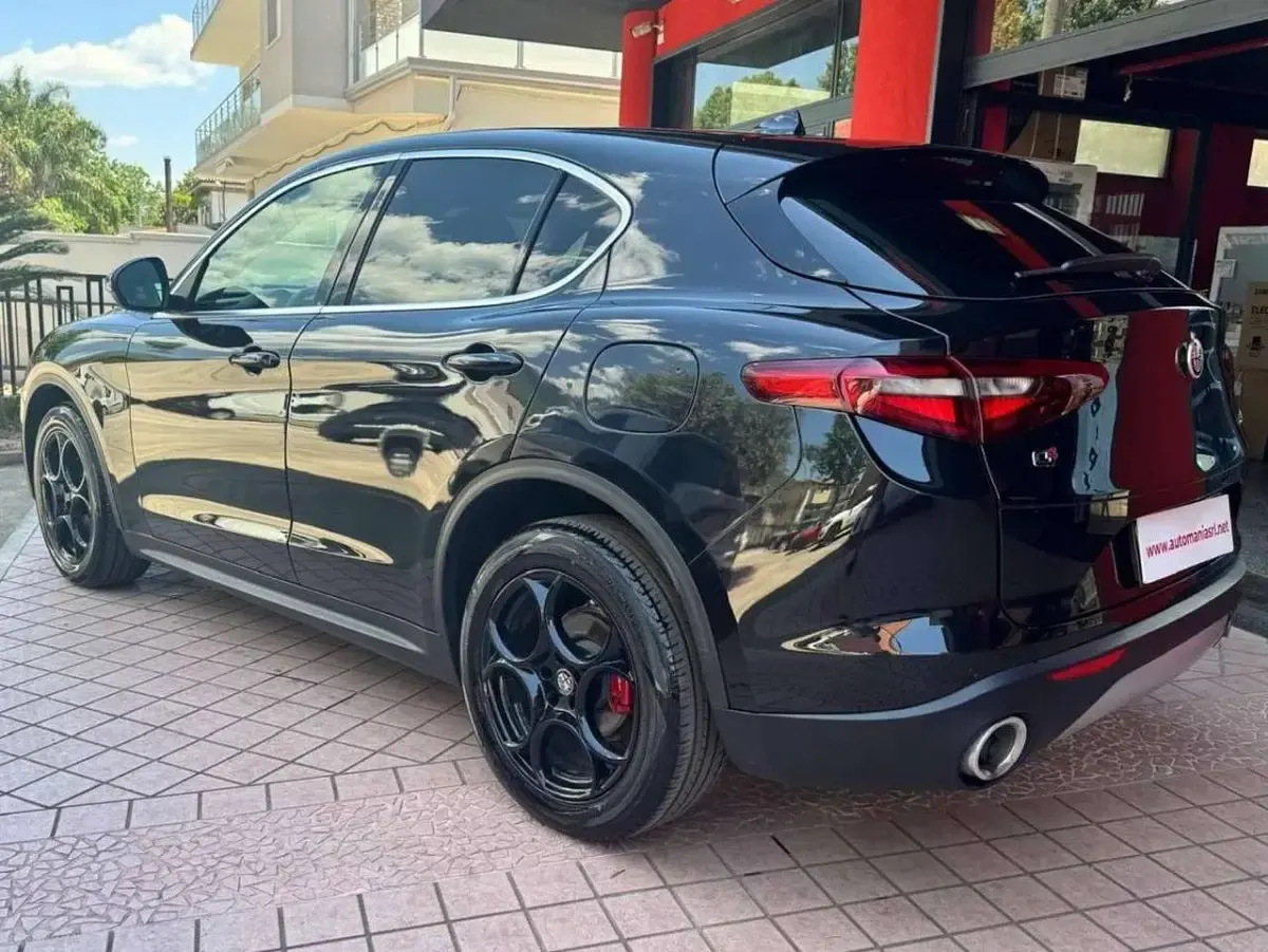 Usata Alfa Romeo Stelvio Super 209 CV (153 kW) 2017 Nero SUV