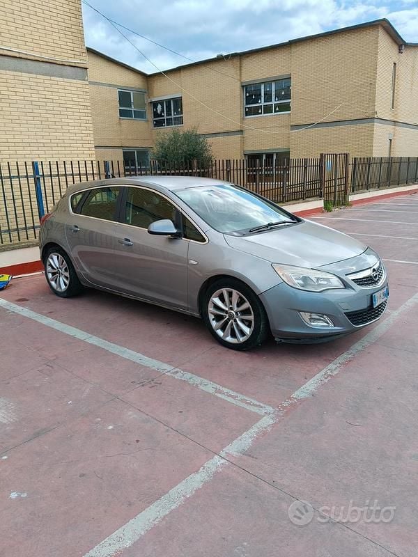 Usata Opel Astra 2010 Grigio Berlina