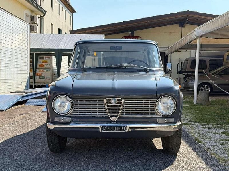 Usata Alfa Romeo Giulia 1300 80 CV (58 kW) 1966 Grigio Berlina
