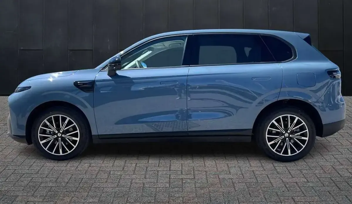 Nuova Leapmotor B10 109 CV (80 kW) 2026 Starry night blue SUV