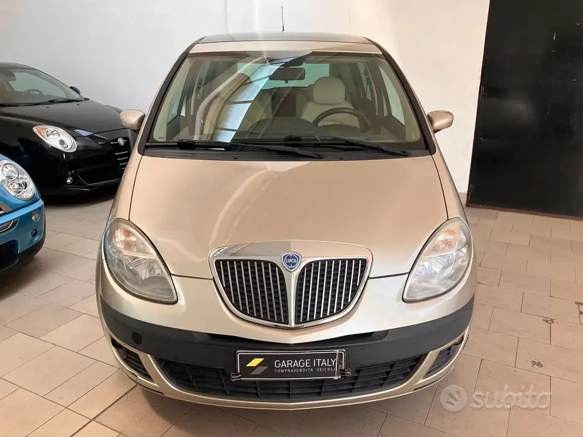 Usata Lancia Musa 95 CV (69 kW) 2006 Grigio Monovolume