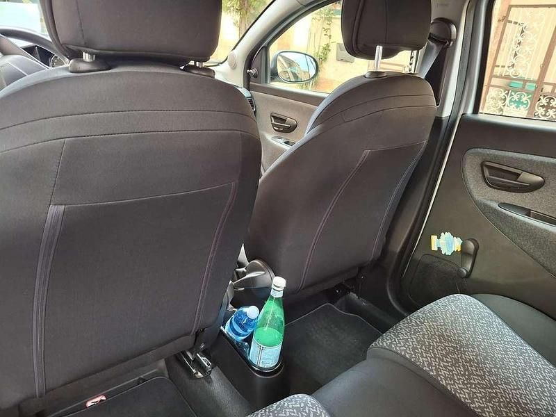Usata Lancia Ypsilon Silver 69 CV (50 kW) 2021 Grigio Utilitaria