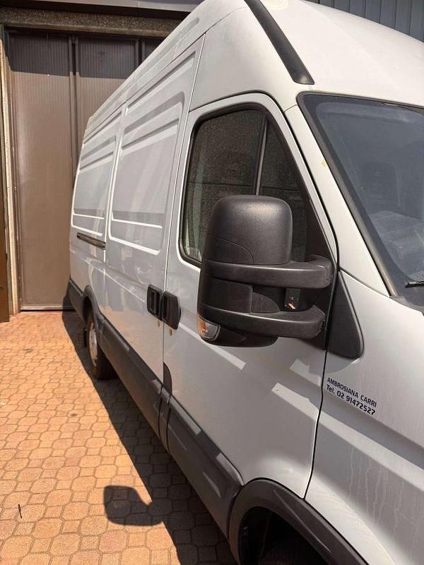 Usata Iveco Daily 145 CV (106 kW) 2012 Bianco candido sbiadito Furgone