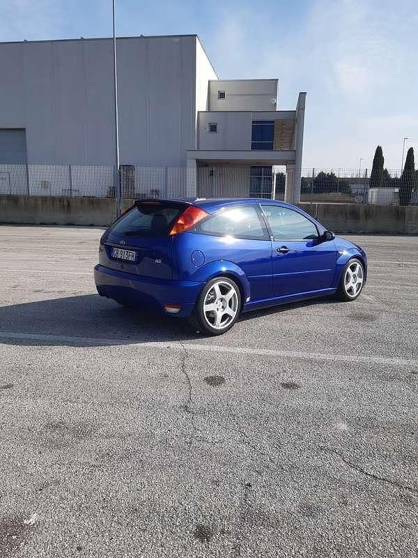 Usata Ford Focus RS 215 CV (158 kW) 2002 Blu/azzurro Berlina