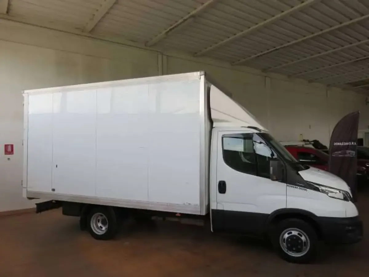 Usata Iveco Daily 136 CV (100 kW) 2022 Bianco Furgone