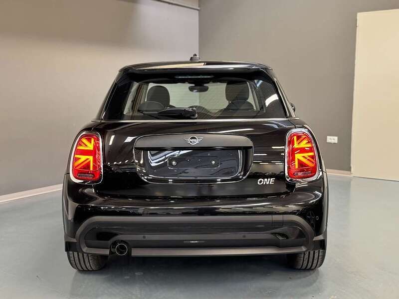 Usata Mini ONE Essential 102 CV (75 kW) 2022 Nero Utilitaria