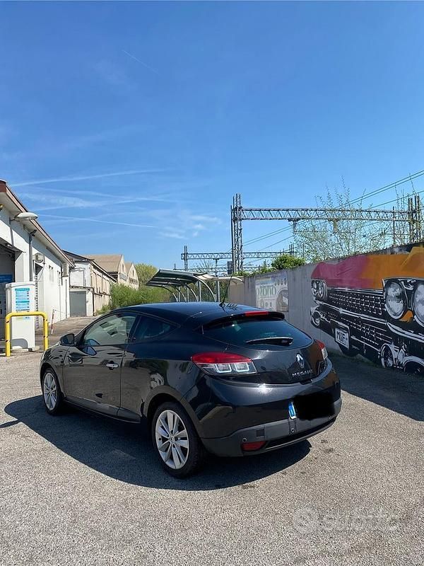 Begagnad Renault Mégane Coupé Luxe 110 HK (80 kW) 2010 Svart Sportkupé