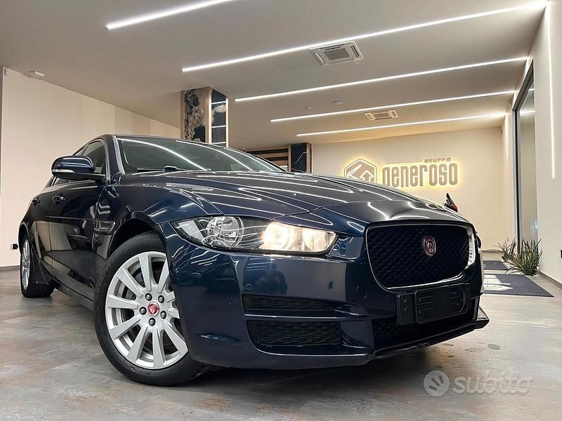 Usata Jaguar XE Portfolio 180 CV (132 kW) 2018 Blu Berlina