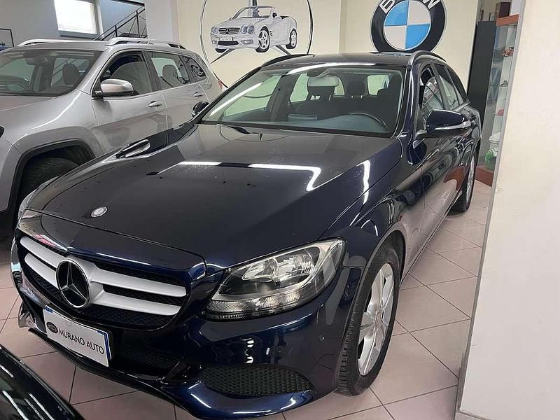 Usata Mercedes C200 136 CV (100 kW) 2015 Blu/azzurro Station wagon