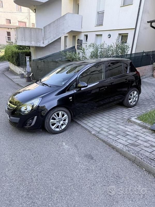Usata Opel Corsa 90 CV (66 kW) 2015 Nero Utilitaria