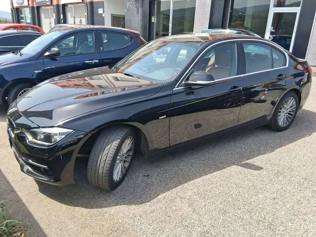 Usata BMW 318 Luxury Line 150 CV (110 kW) 2017 Nero Berlina