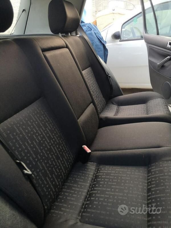 Usata VW Golf IV 75 CV (55 kW) 2001 Grigio Utilitaria