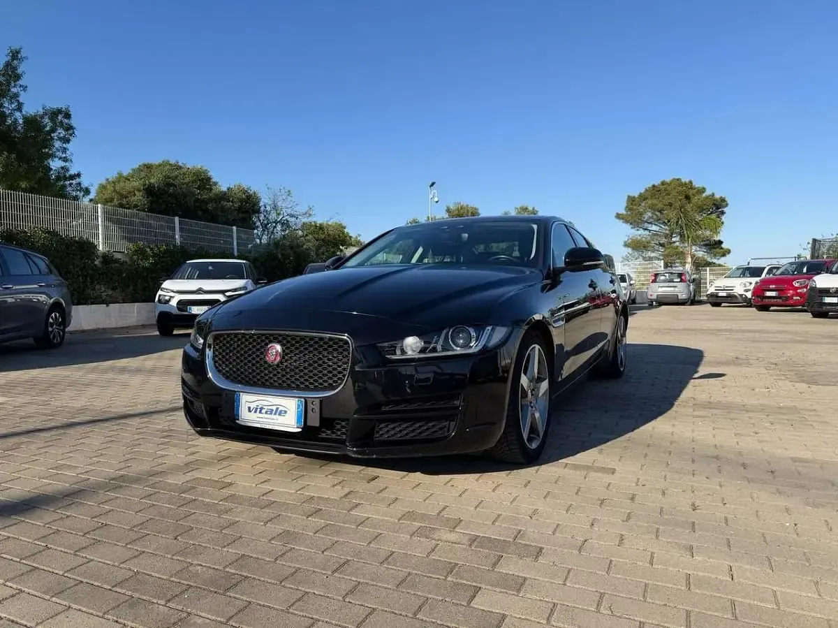 Usata Jaguar XE 179 CV (131 kW) 2017 Nero Berlina