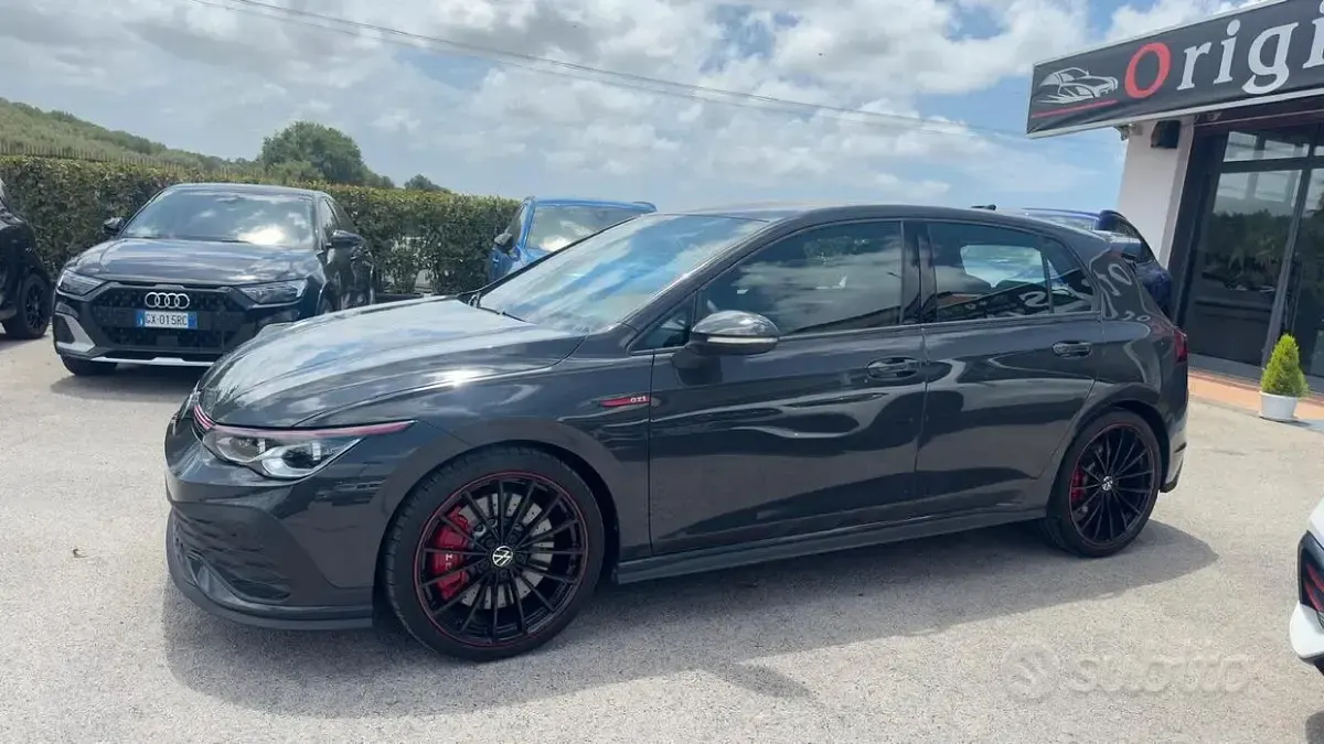 Usata VW Golf VIII GTI Clubsport 333 CV (244 kW) 2024 Grigio Berlina